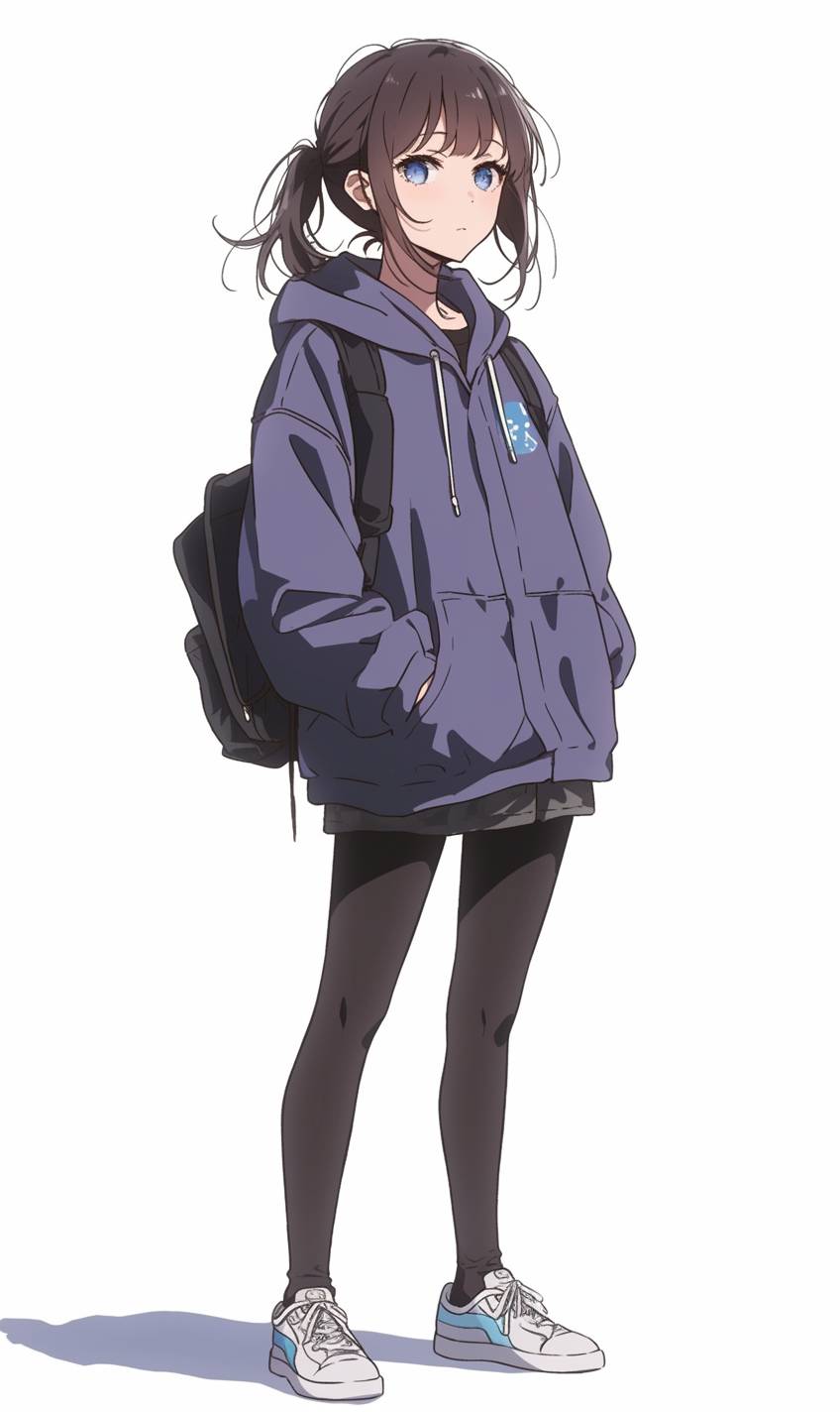 Hinata Hyuga geht in Alltagskleidung: einem lila Hoodie, hellblauen Jeans und weißen Turnschuhen, lächelnd auf einer ruhigen Dorfstraße.